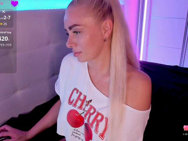 Dashulakiss1 live cam on BongaCams