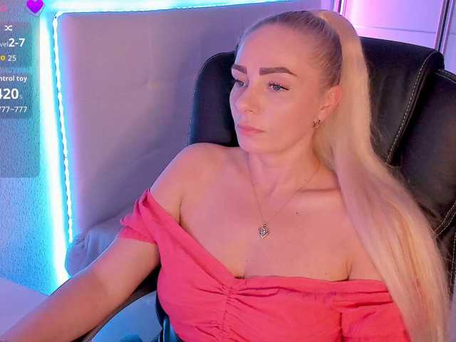 Dashulakiss1 live cam on BongaCams