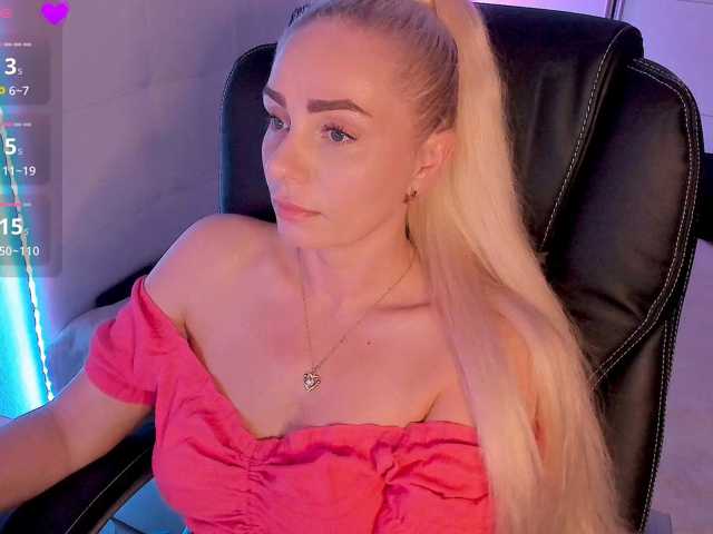 Dashulakiss1 live cam on BongaCams