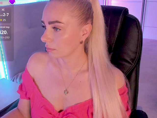 Dashulakiss1 live cam on BongaCams