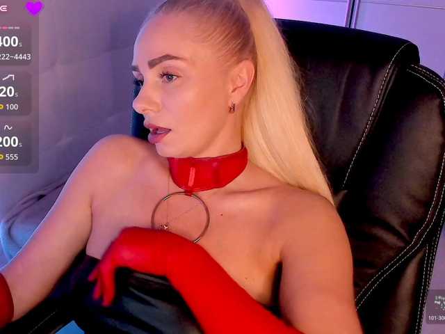 le modèle _-Dasha-_ est en webcam porno dans un show sur le site bongacams, il possède les tags suivants: White/Caucasian,Blonde,Shaved