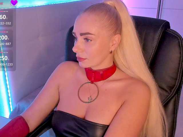Dashulakiss1 live cam on BongaCams