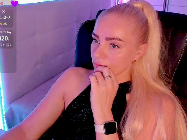 Dashulakiss1 live cam on BongaCams