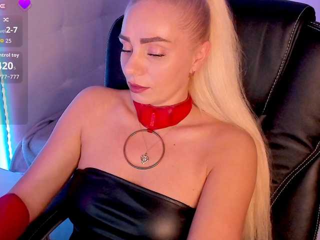 Dashulakiss1 live cam on BongaCams