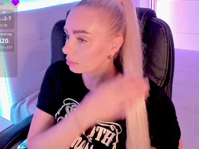 Dashulakiss1 live cam on BongaCams