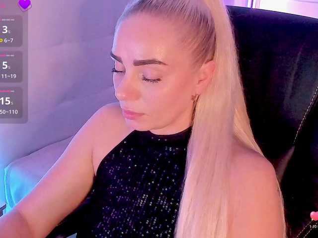 Dashulakiss1 live cam on BongaCams