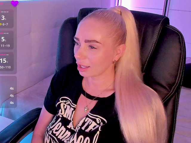 Dashulakiss1 live cam on BongaCams