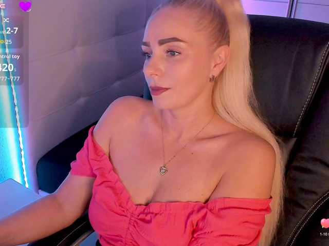 Dashulakiss1 live cam on BongaCams