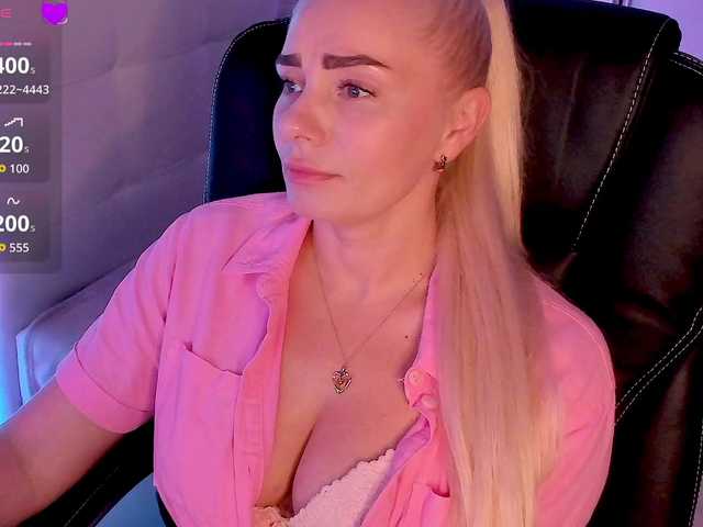 Dashulakiss1 live cam on BongaCams