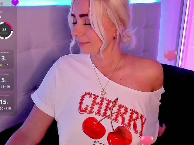 Dashulakiss1 live cam on BongaCams