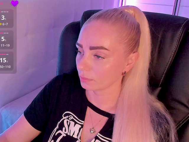Dashulakiss1 live cam on BongaCams