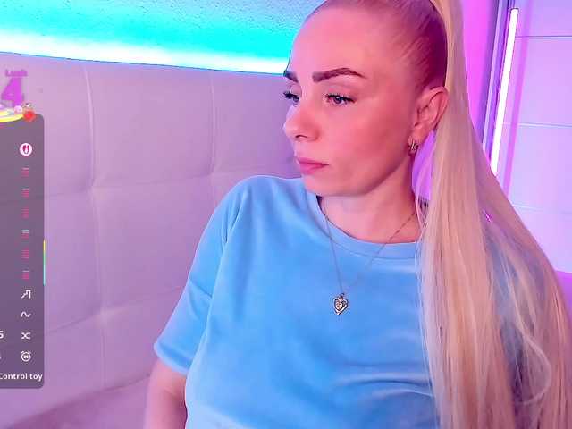 Dashulakiss1's BongaCams show and profile