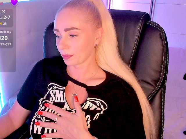 Dashulakiss1 live cam on BongaCams