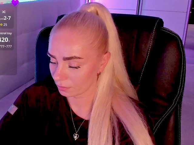 Dashulakiss1 live cam on BongaCams