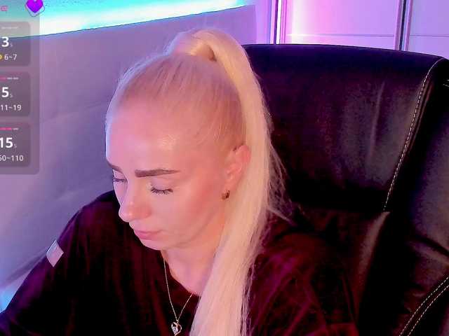 Dashulakiss1 live cam on BongaCams