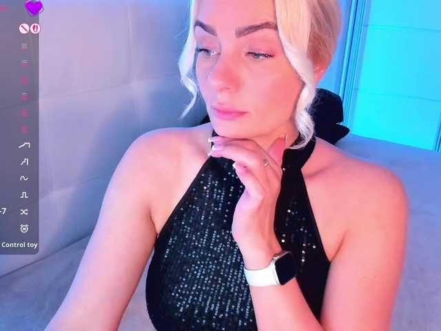 Dashulakiss1 live cam on BongaCams