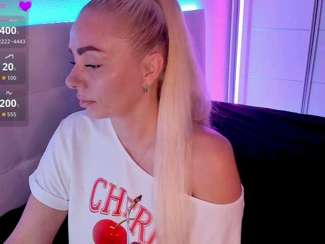 Dashulakiss1 live cam on BongaCams