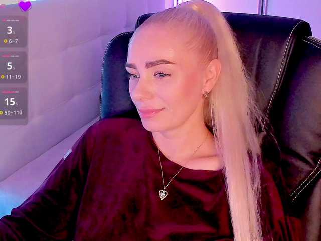 Dashulakiss1 live cam on BongaCams