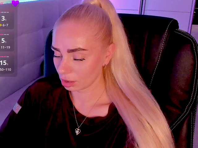Dashulakiss1 live cam on BongaCams