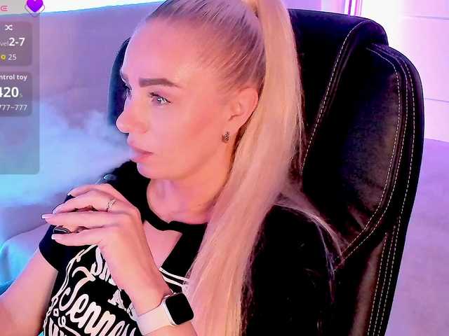 Dashulakiss1 live cam on BongaCams