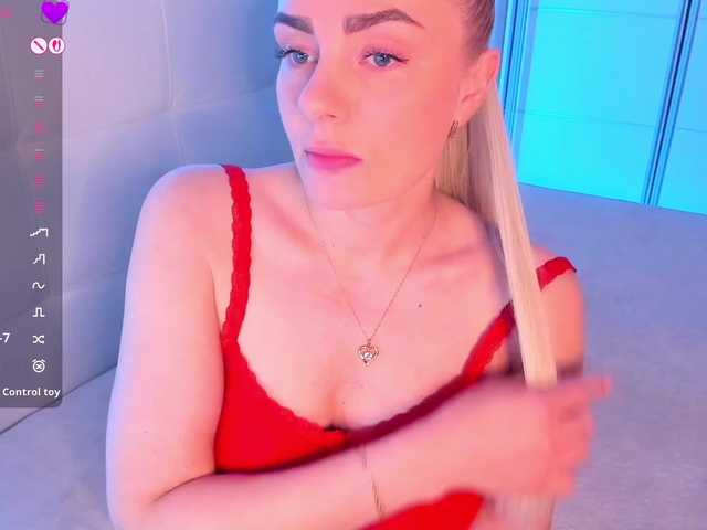 Dashulakiss1 live cam on BongaCams