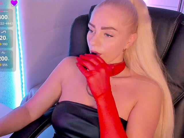 Dashulakiss1 live cam on BongaCams