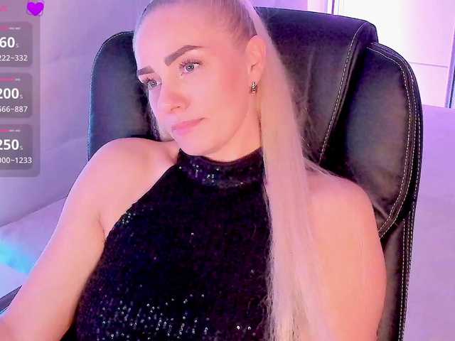 Dashulakiss1 live cam on BongaCams