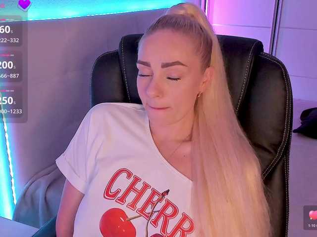 Dashulakiss1 live cam on BongaCams