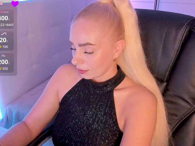 Dashulakiss1 live cam on BongaCams