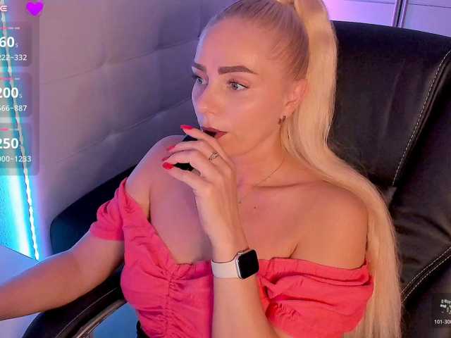 le modèle _-Dasha-_ est en webcam porno dans un show sur le site bongacams, il possède les tags suivants: White/Caucasian,Blonde,Shaved