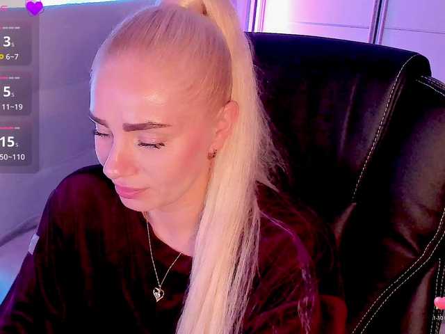 Dashulakiss1 live cam on BongaCams