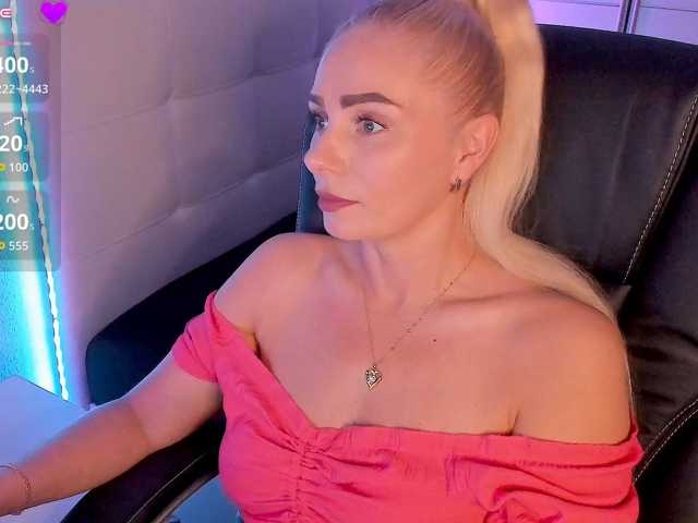 le modèle _-Dasha-_ est en webcam porno dans un show sur le site bongacams, il possède les tags suivants: White/Caucasian,Blonde,Shaved
