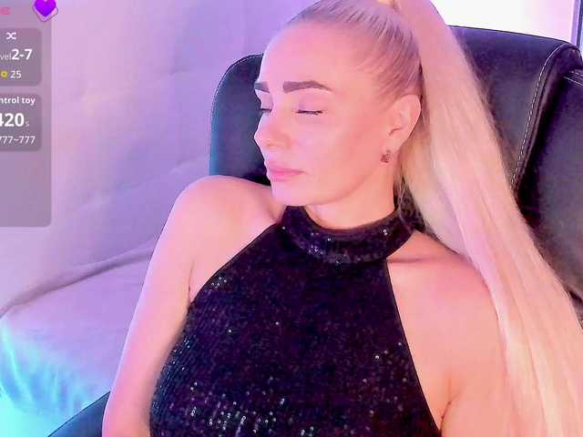 Dashulakiss1 live cam on BongaCams