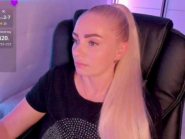 Dashulakiss1 live cam on BongaCams
