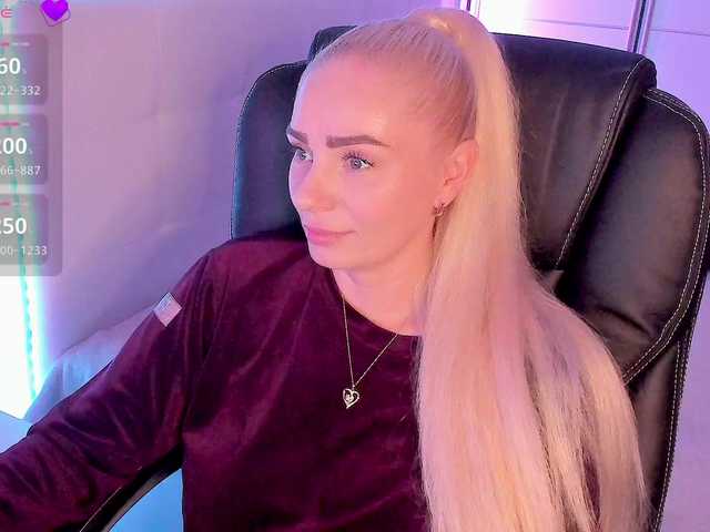 Dashulakiss1 live cam on BongaCams