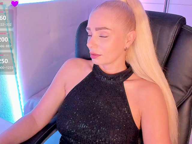 Dashulakiss1 live cam on BongaCams