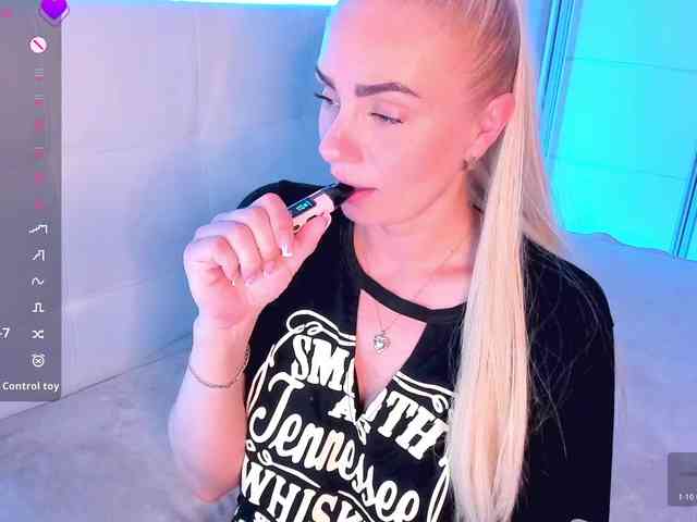 Dashulakiss1 Live Webcam on BongaCams