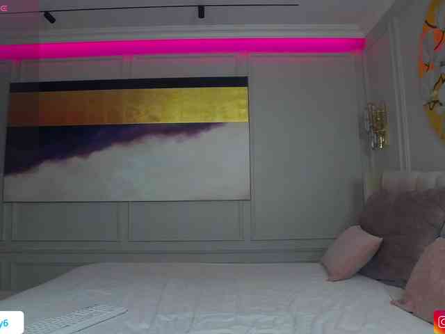 HazelBambi77 webcam