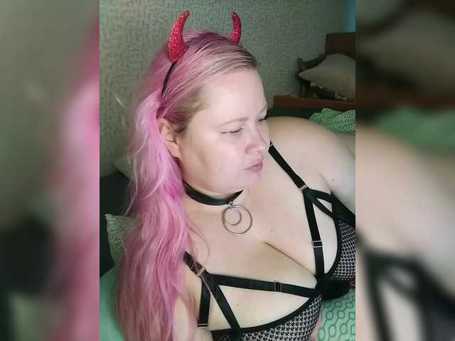SashaLyubov live cam on BongaCams