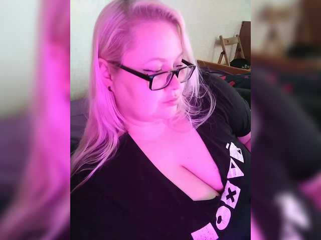 SashaLyubov live cam on BongaCams