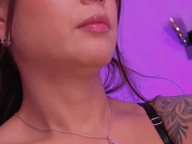 ErikaBenz live cam on BongaCams
