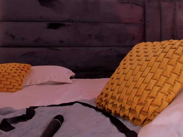 ErikaBenz live cam on BongaCams