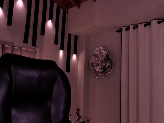 ErikaBenz live cam on BongaCams
