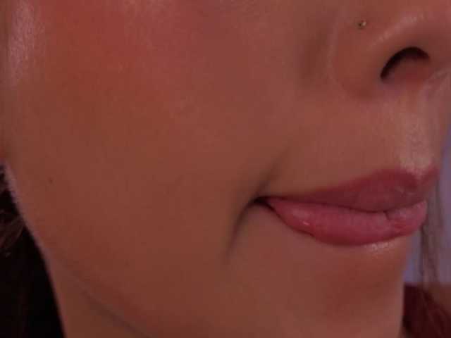 ErikaBenz live cam on BongaCams
