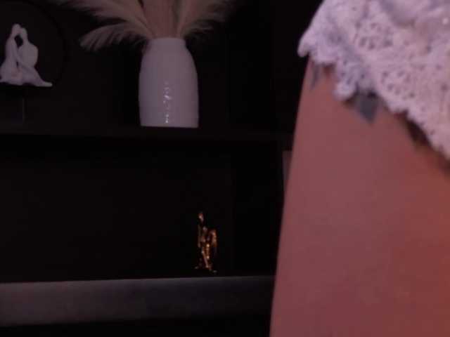 ErikaBenz live cam on BongaCams