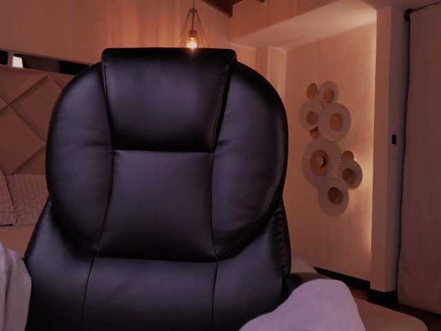 ErikaBenz live cam on BongaCams