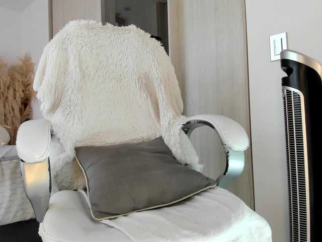 NatalieeClark's BongaCams show and profile