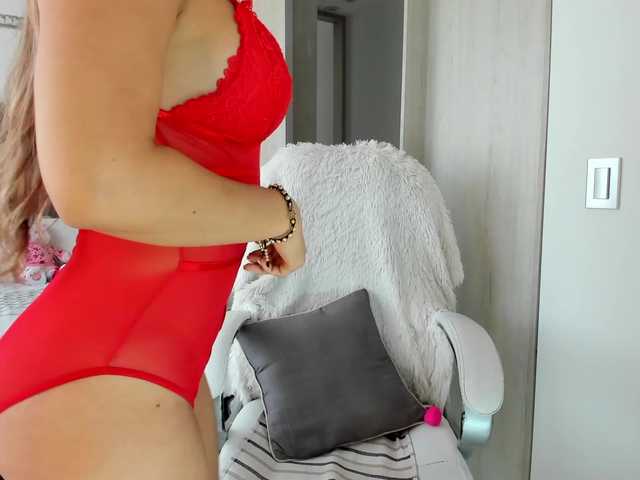 NatalieeClark's BongaCams show and profile