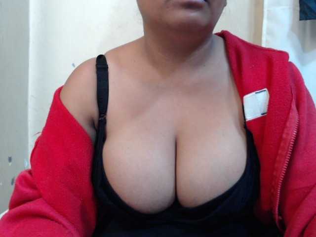 Anialove live cam on BongaCams