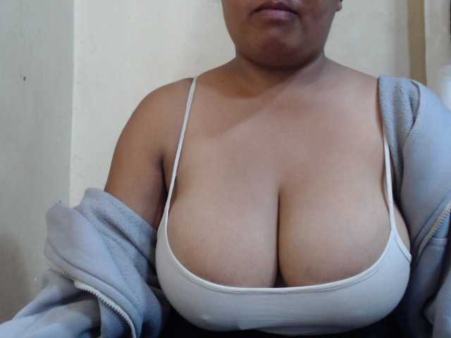Anialove live cam on BongaCams
